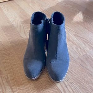 Tom’s Loren booties NWOT